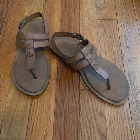 Clarks Thong Style Sandal - Picture 4 of 7